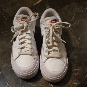 Nike Women's White and Black Sneakers